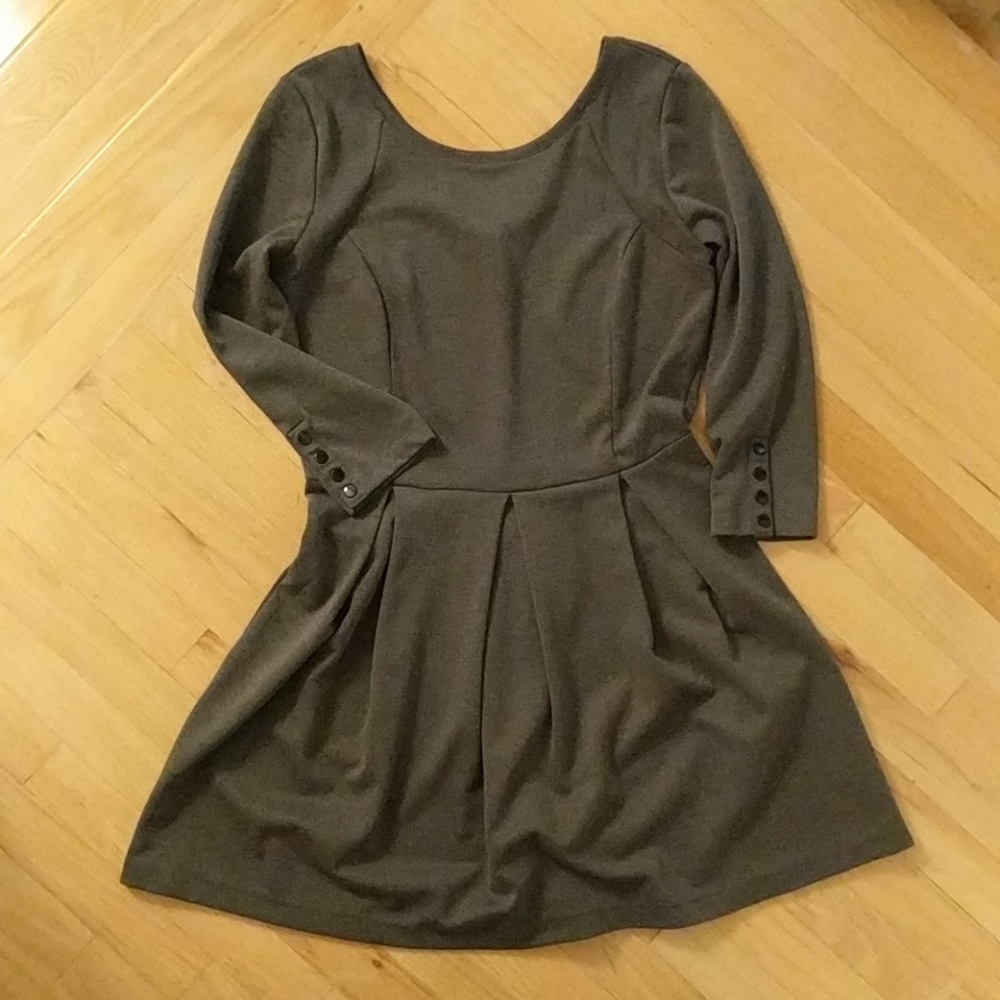 Pleated Dress with V Neck Back and Bow